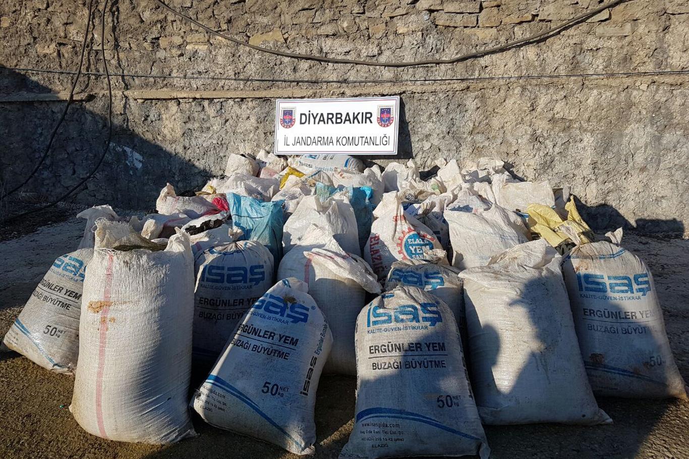 Lice'de 60 torba esrar ele geçirildi Lice'de 60 torba esrar ele geçirildi